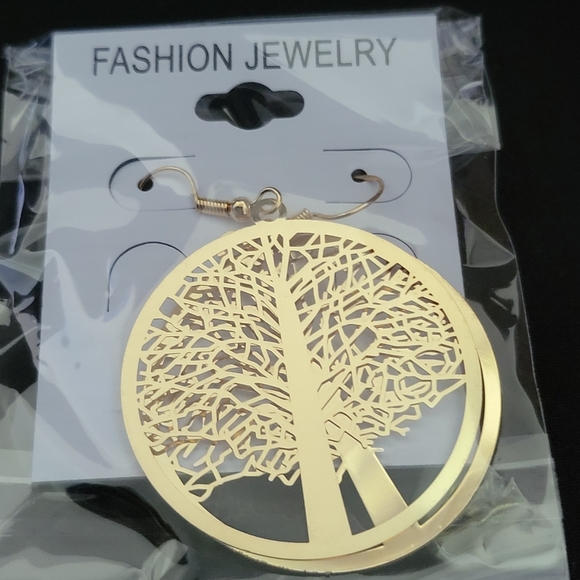 Silver or Golden Tree Leaf Circle Earrings - Picture 5 of 5